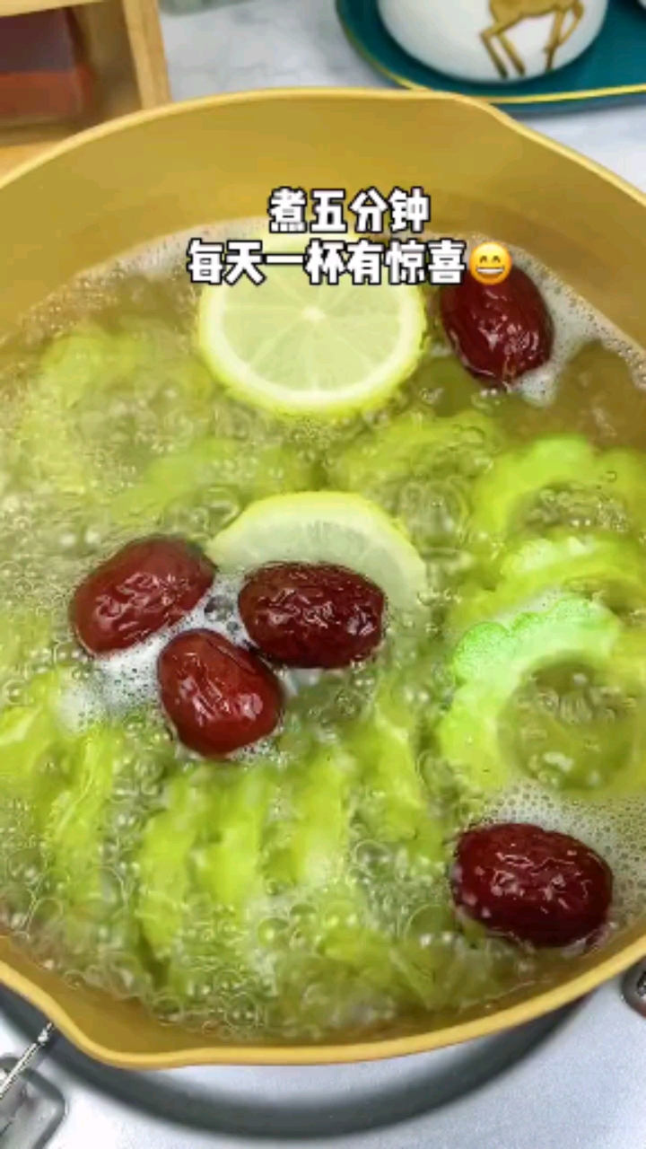 大餐之后的排毒养颜汤