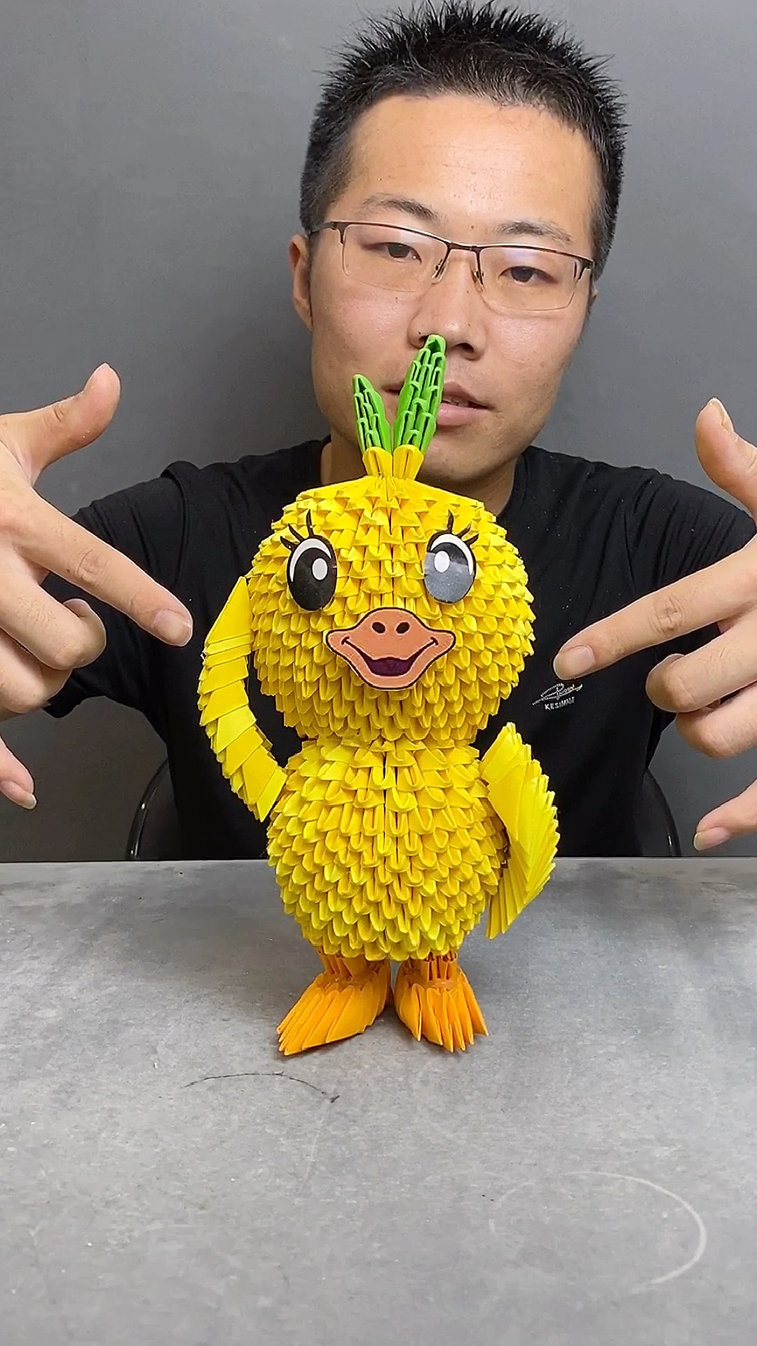 #手工制作#纯手工折纸作品网红鸭，像吗