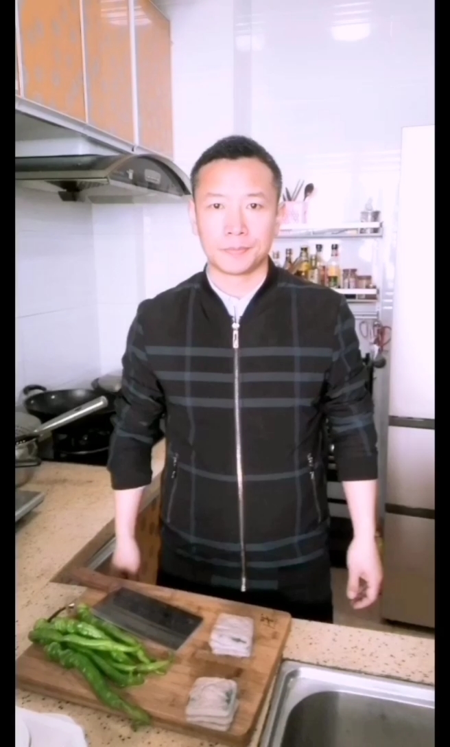 臭豆腐干炒青椒:别具特色,香飘满屋