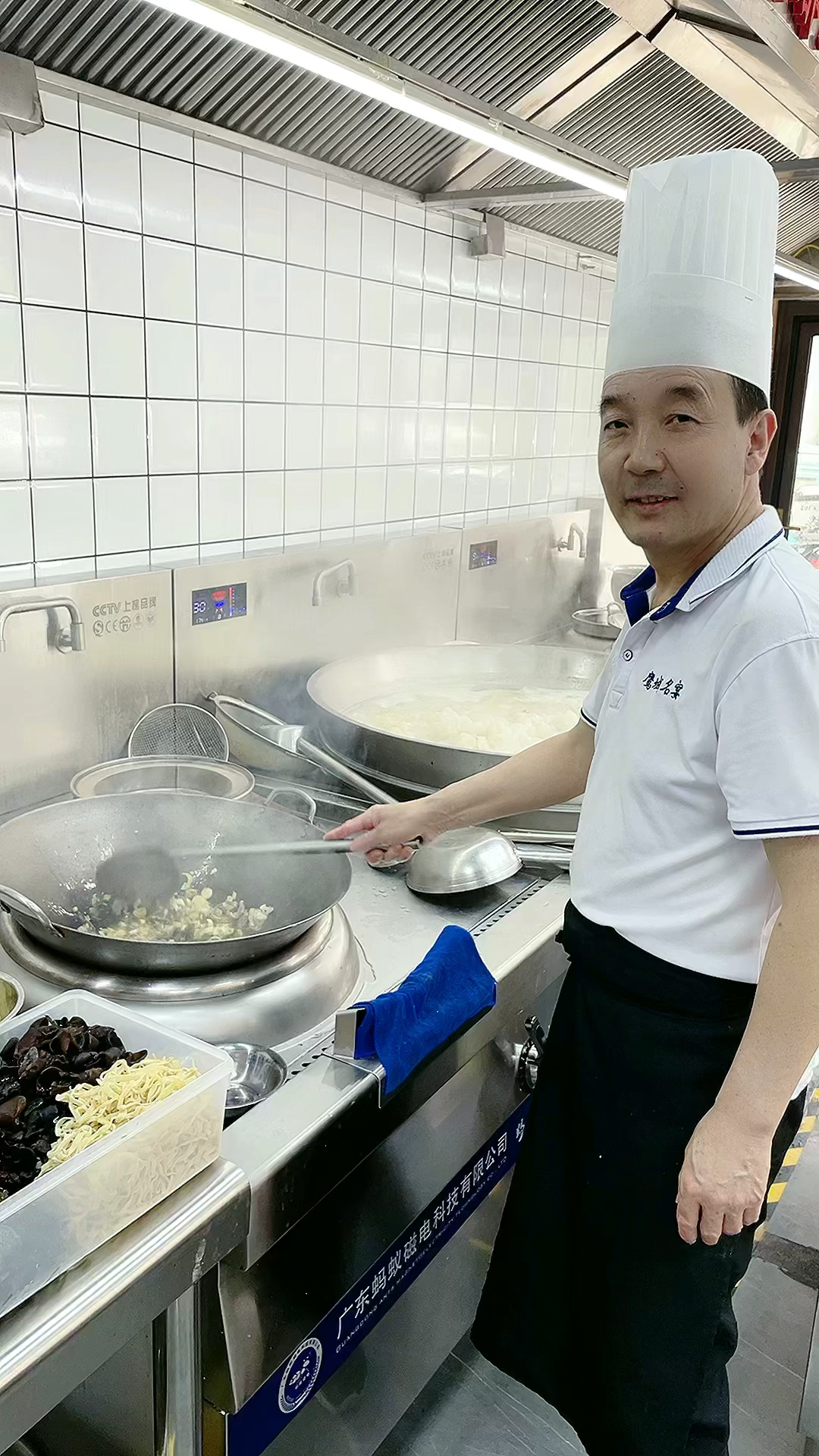 #美食#中国传统美食,河南烩面汤鲜味美面劲道,高钙营养,大人小孩都爱吃!我在鹰城名宴等