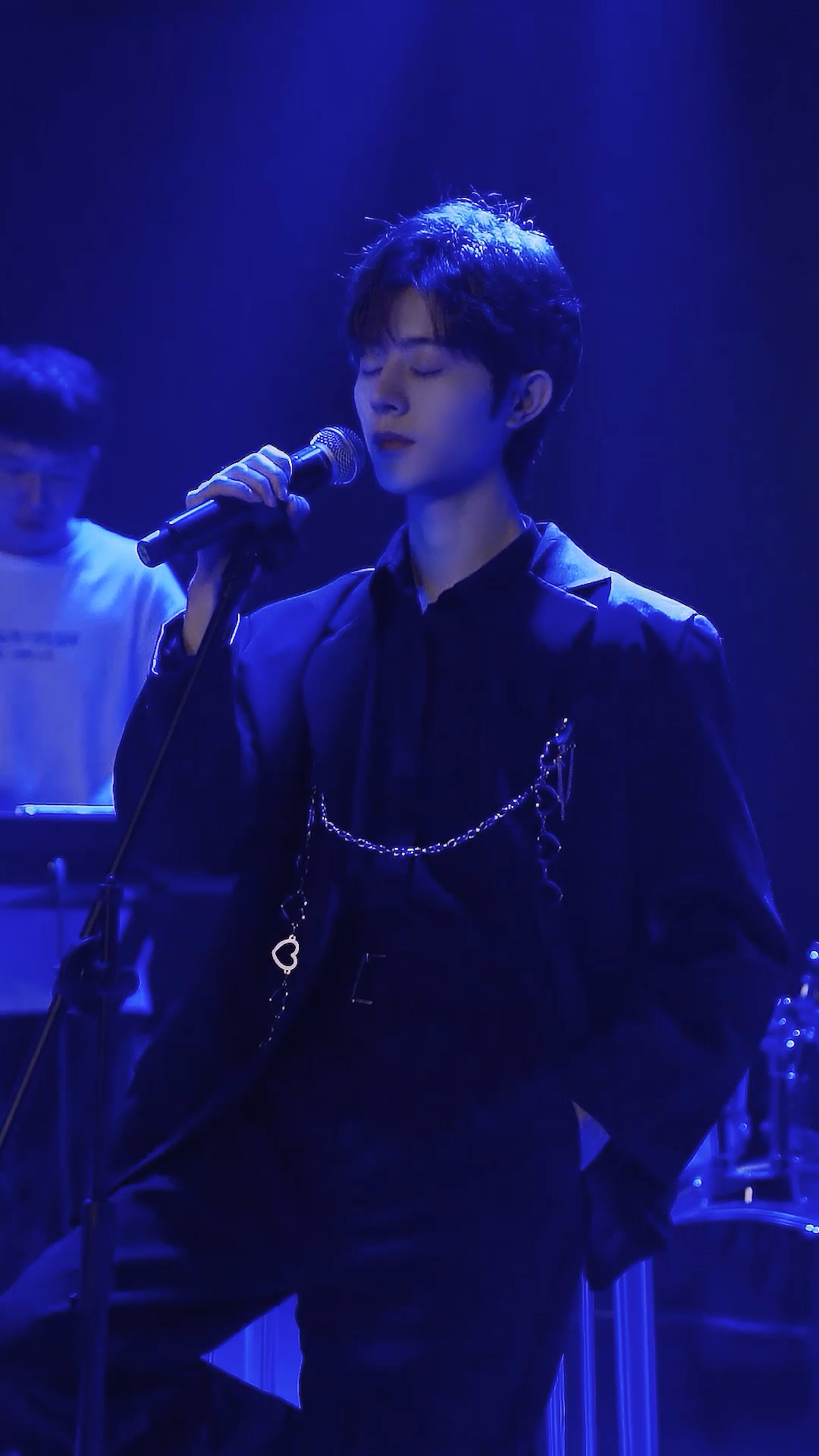#音乐#“重要的人越来越少,留下来的人也越来越重要”—《Loveisgone》