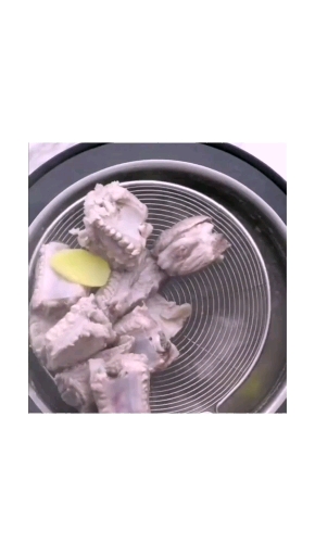 营养美食:番茄玉米排骨汤