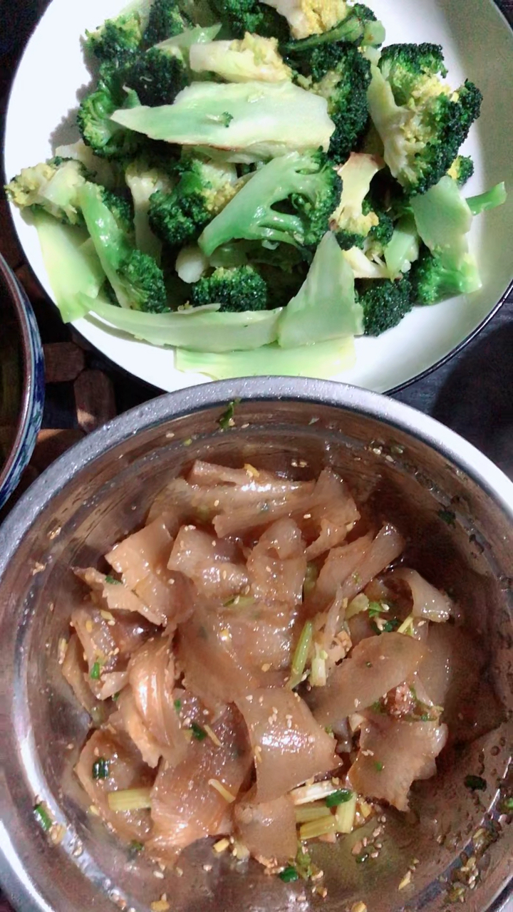 喜欢凉拌响皮开启满足的晚餐