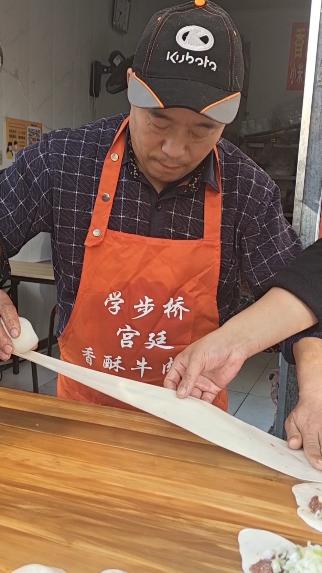 路以修好,开始营业。预约好的学员可以直接来店学习了。