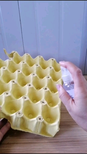 鸡蛋托还可以这样玩,做个可爱小人。