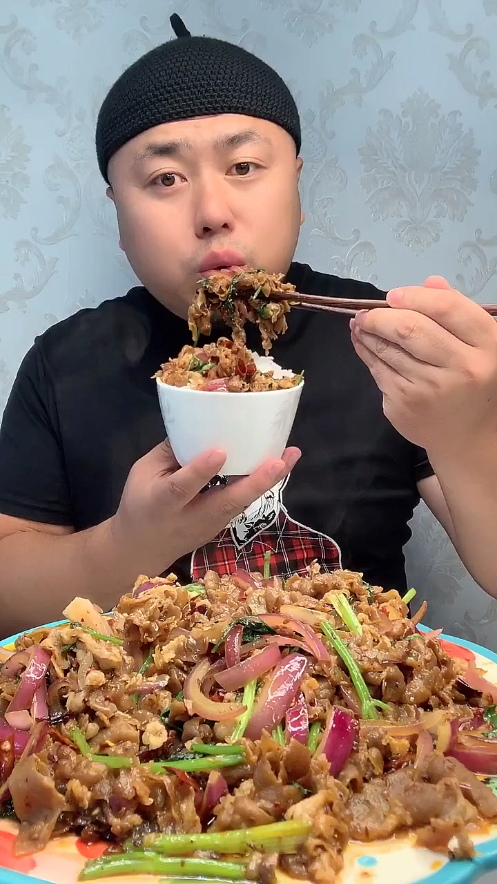 #家乡特色美食#孜然羊肉卷这么做很下饭,真的很好吃!