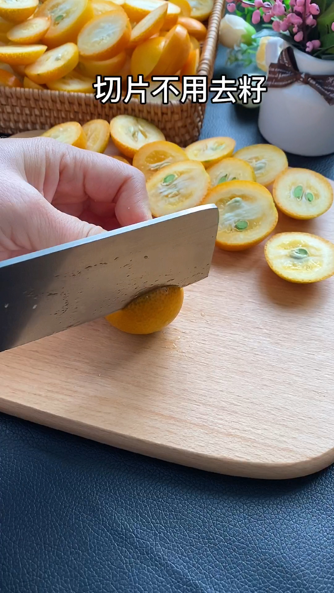 给家人做一罐冰糖金桔吧,嗓子不舒服时泡水超好喝