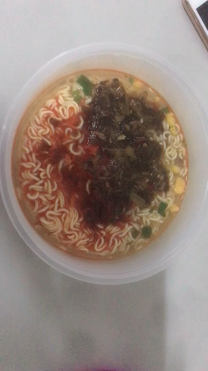 #宅在家里拍照片#久违的泡面