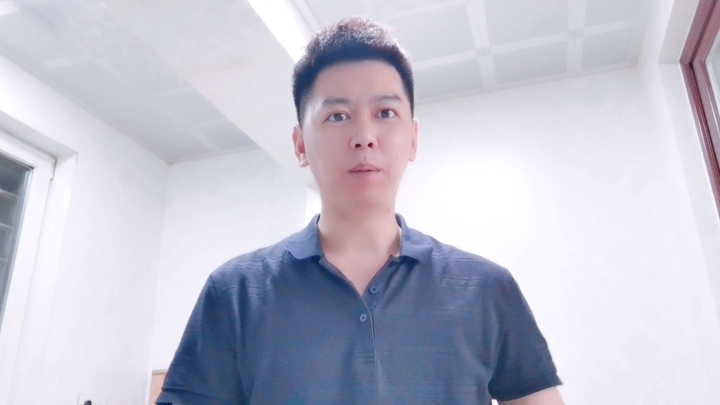 #美食#东北小哥自制酸辣米粉,搭配老妈秘制嘎呗脆腌黄瓜,吃得超嗨!