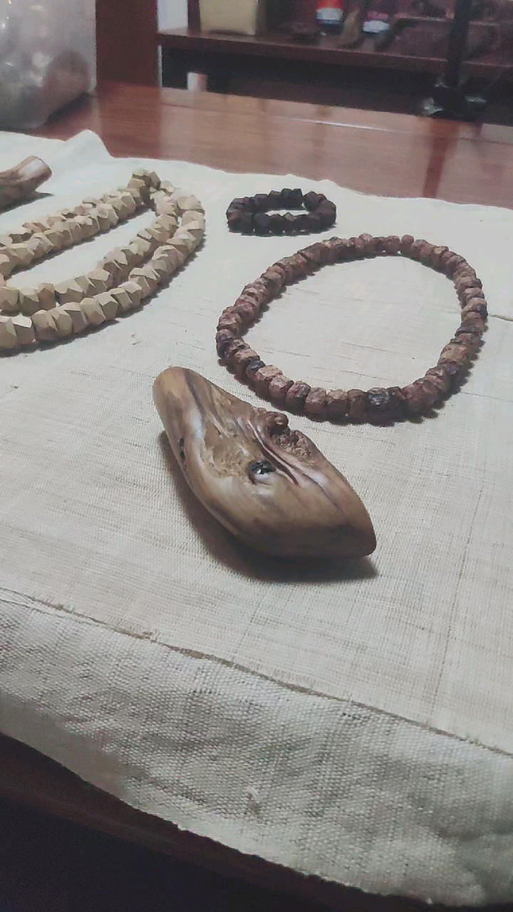 城口崖柏虫蚁漏鲨鱼。辟邪招财。3290。
