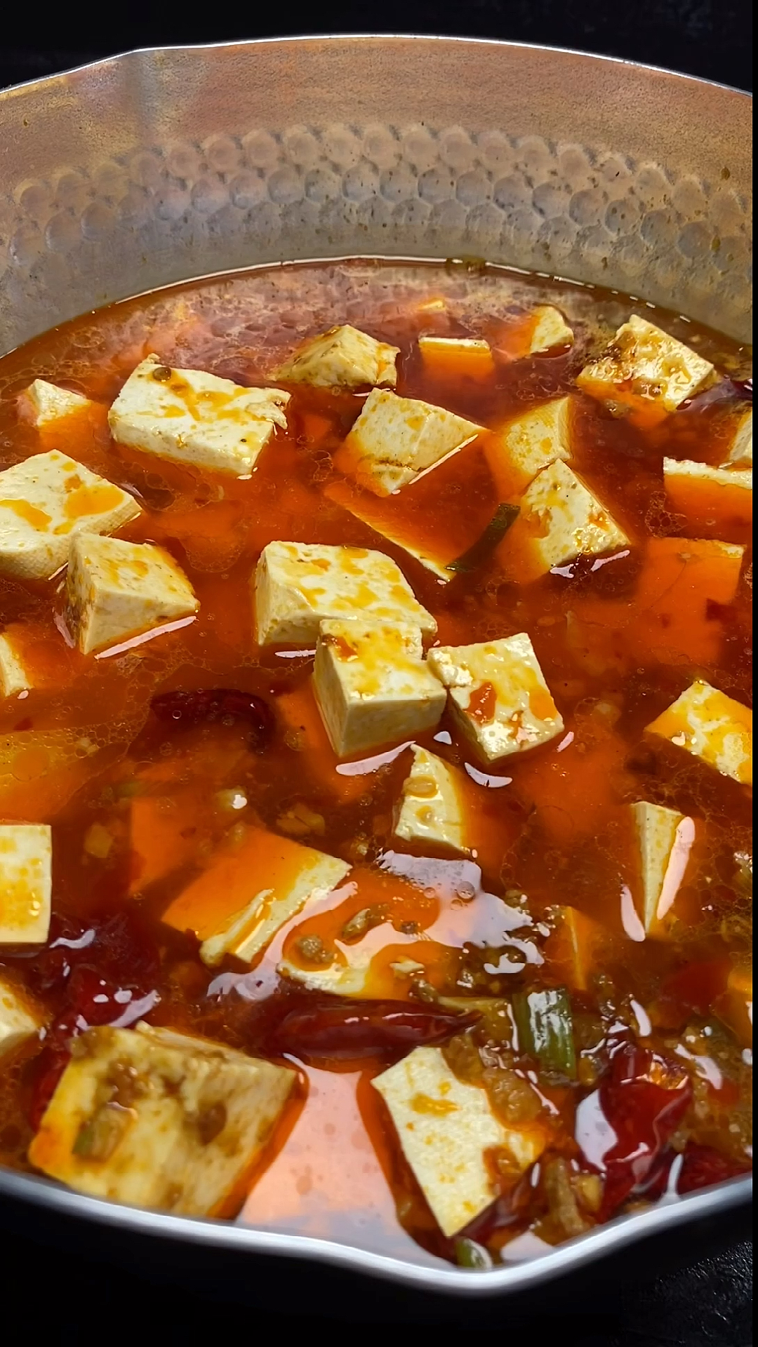 #美食#这样的麻婆豆腐你学会的话你一顿能吃10碗米饭。红汤漂亮豆腐鲜嫩,焦香麻辣。超级香
