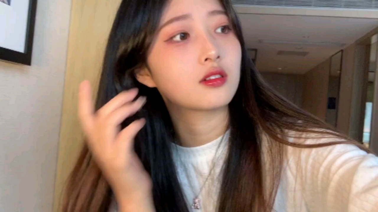 #颜值大PK#没人疼,没人爱,我是一颗小白菜。