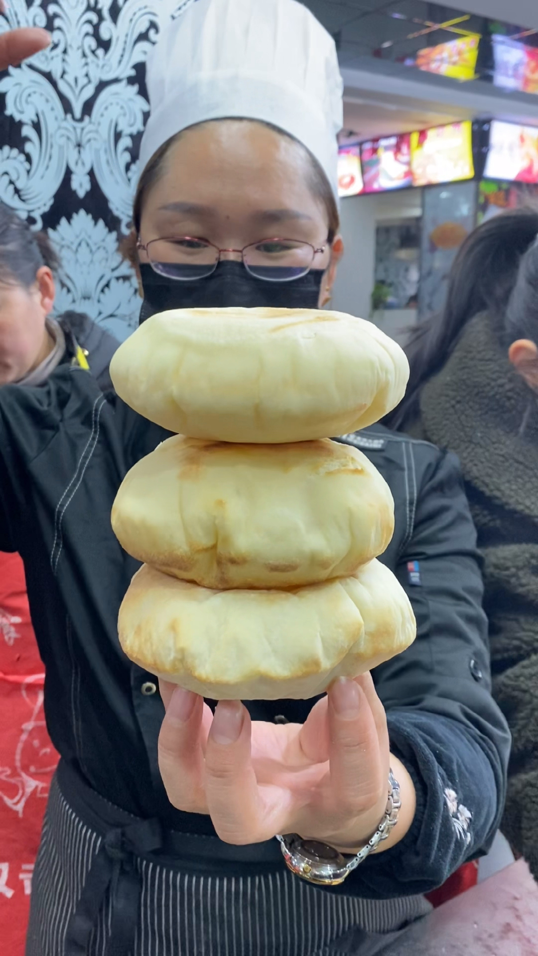 #风味人间#啥店呀,灌汤烧饼店。咬一口满嘴香,每天一袋面