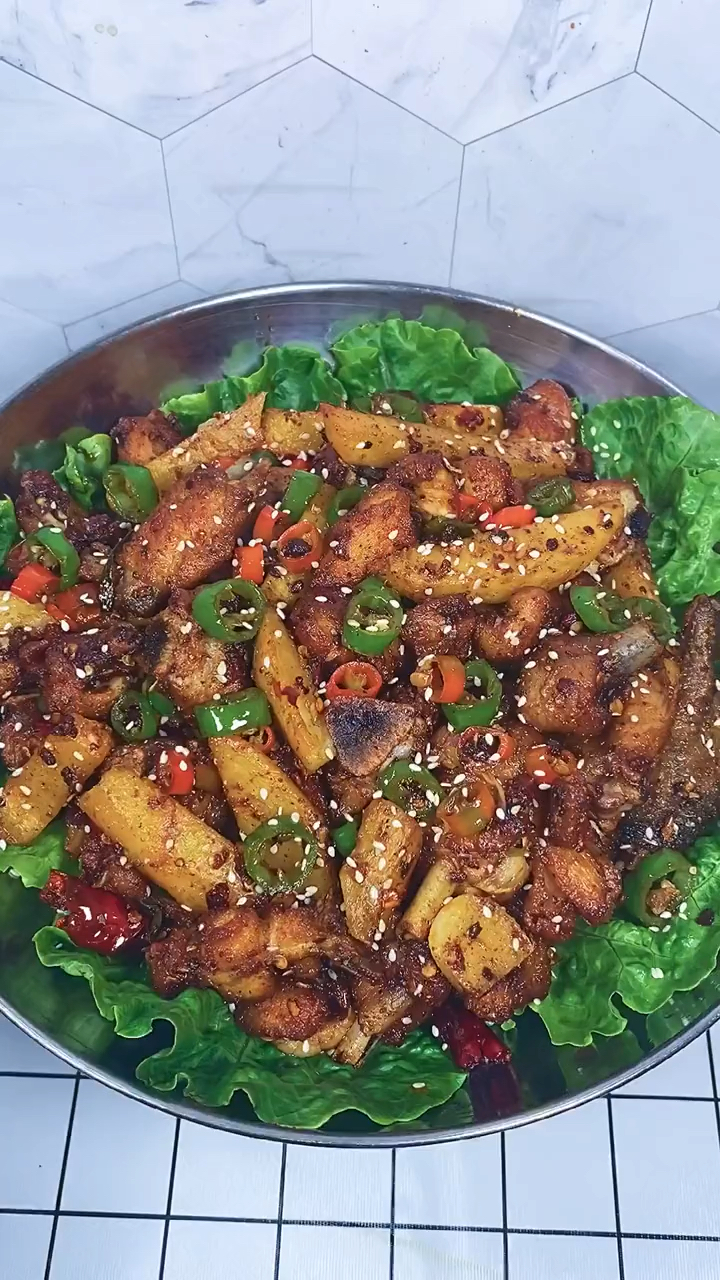 #家乡特色美食#家庭版干锅鸡这样做3碗大米饭都不够吃,不信你试试太香了。