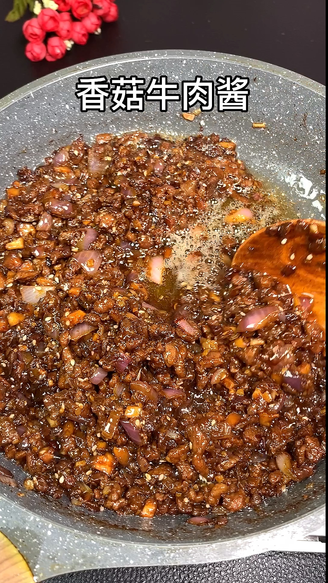 分享超下饭的香菇牛肉酱,拌饭拌面都好吃,自己做多放点肉,老香了~