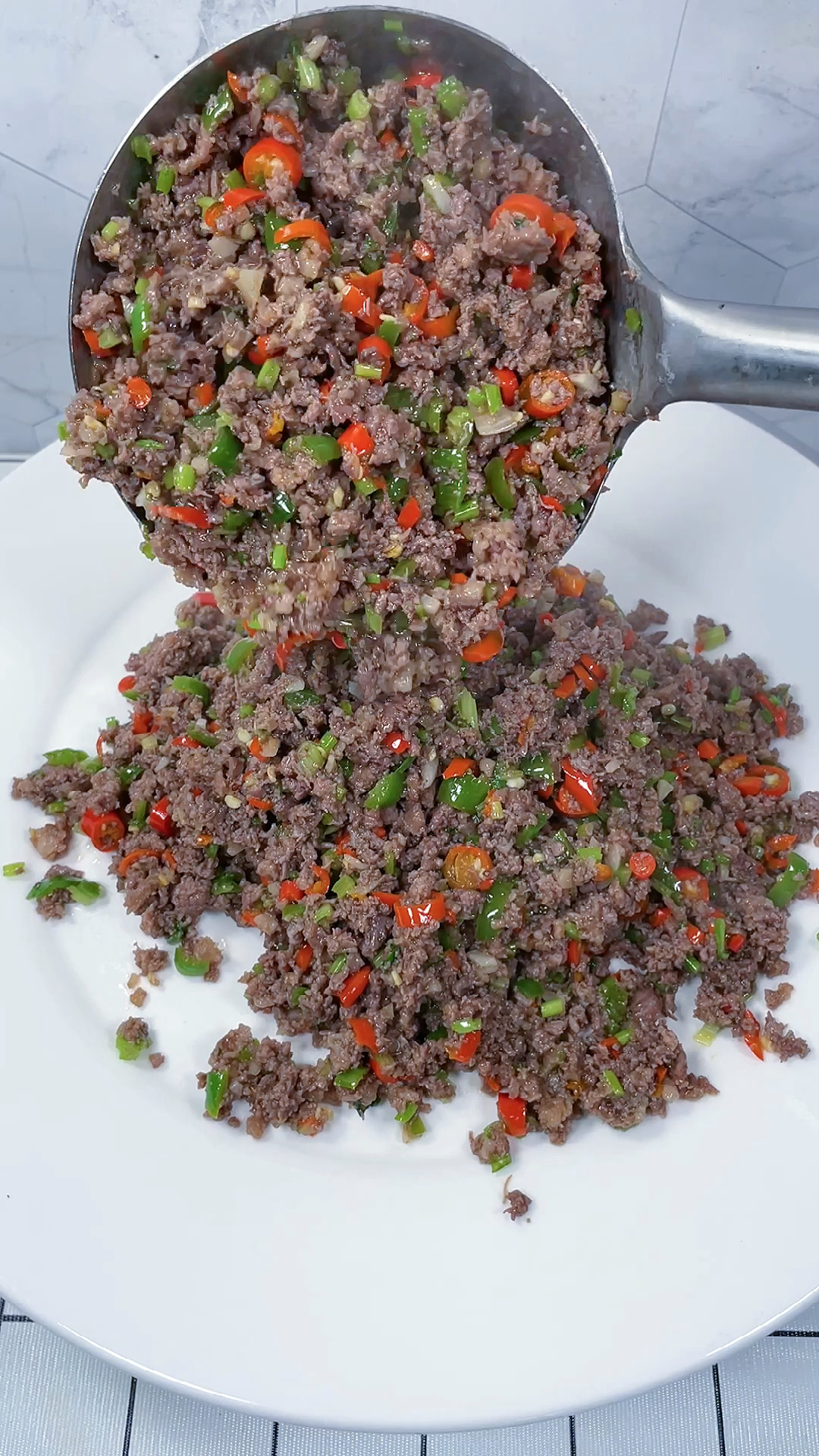 #秀出你的拿手菜#如果你的家人挑食,你就给他做这道下饭神器小米辣炒牛肉末,他肯定能吃八碗大