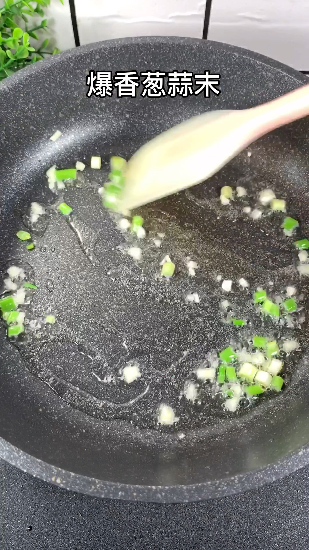 西兰花木耳炒鸡蛋孩子跟他爸最爱的一道菜!专治挑食的宝宝