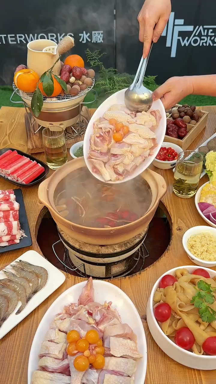 炭炉鸡煲火锅