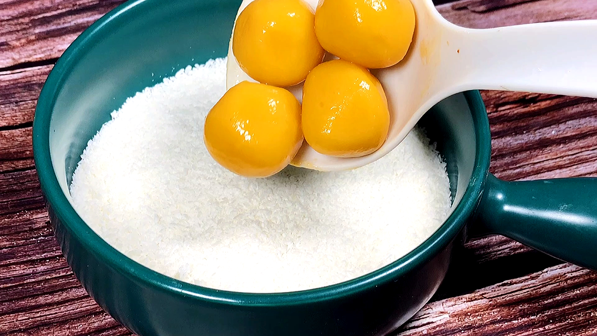 #食神大PK#南瓜新做法,2块钱做出糯唧唧Q弹的南瓜小团子,比外面卖的都好吃