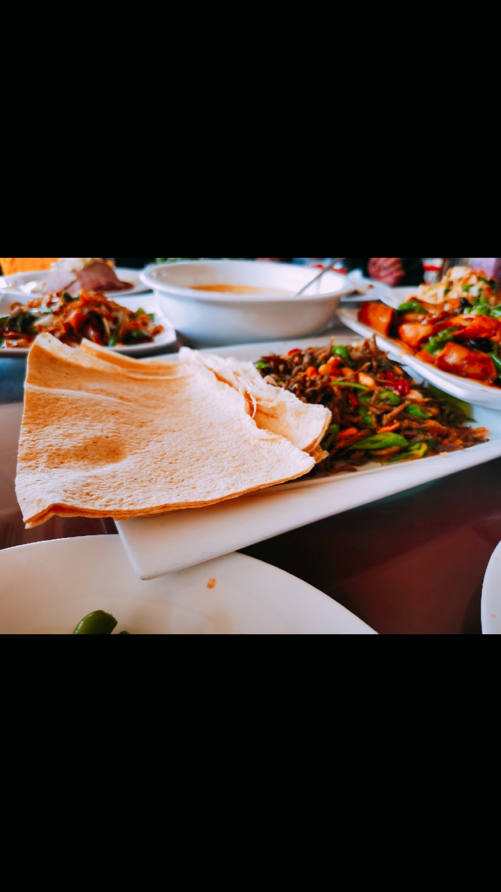 家乡美食,煎饼卷小鱼。