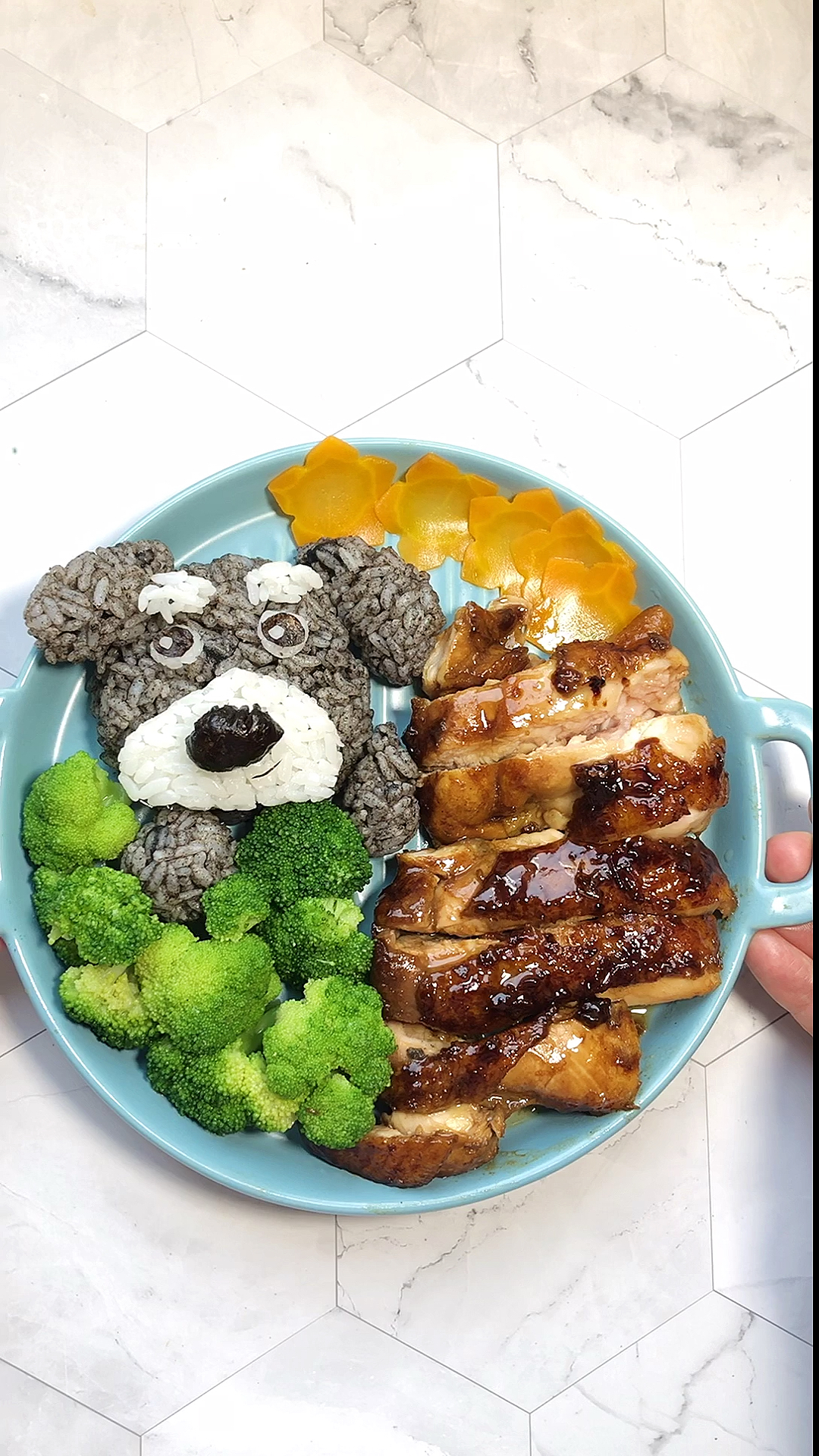 照烧鸡排饭搭配黑芝麻饭团,隔壁的小孩儿都馋哭了!