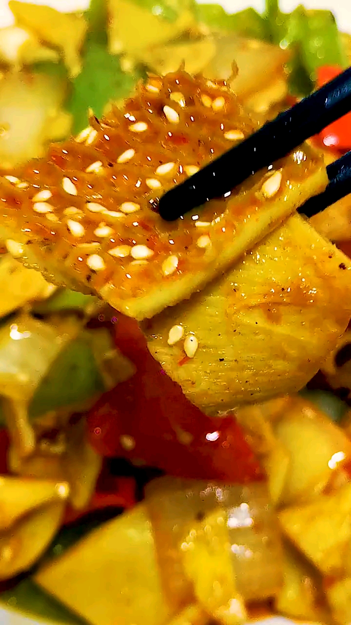 歹歹的新疆风味爆炒羊肚,再来上一杯啤酒,攒劲的很!