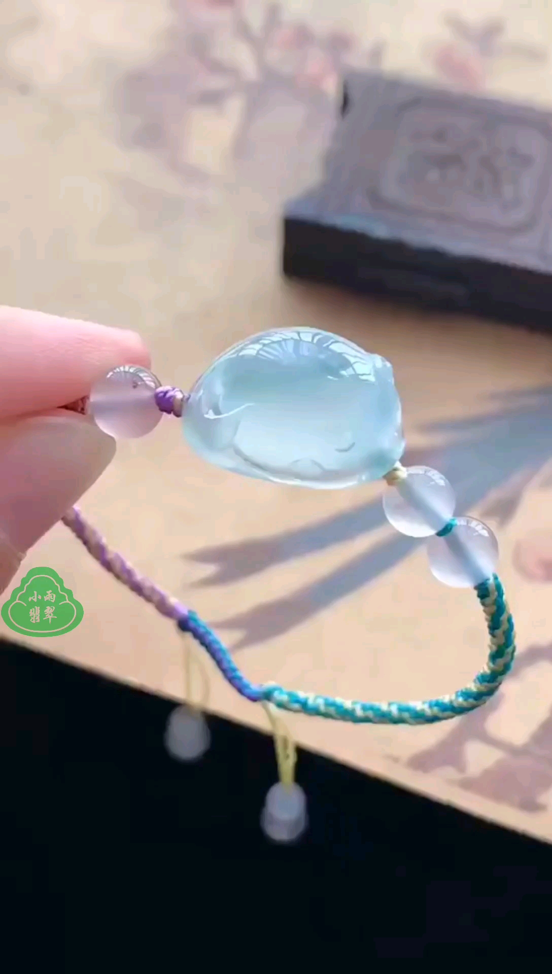 #思懿翡翠老板娘#缅甸翡翠小鲸鱼手串!小仙女必备冰润飘花!上手超美!肉眼无暇!优雅别致。