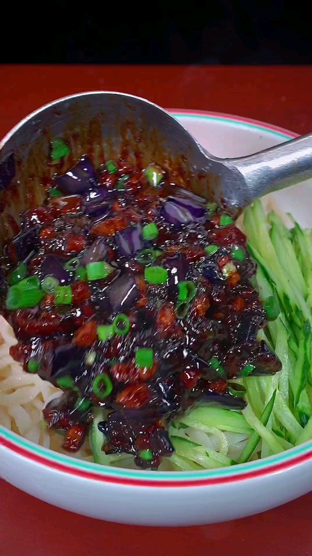 茄丁版炸酱面
