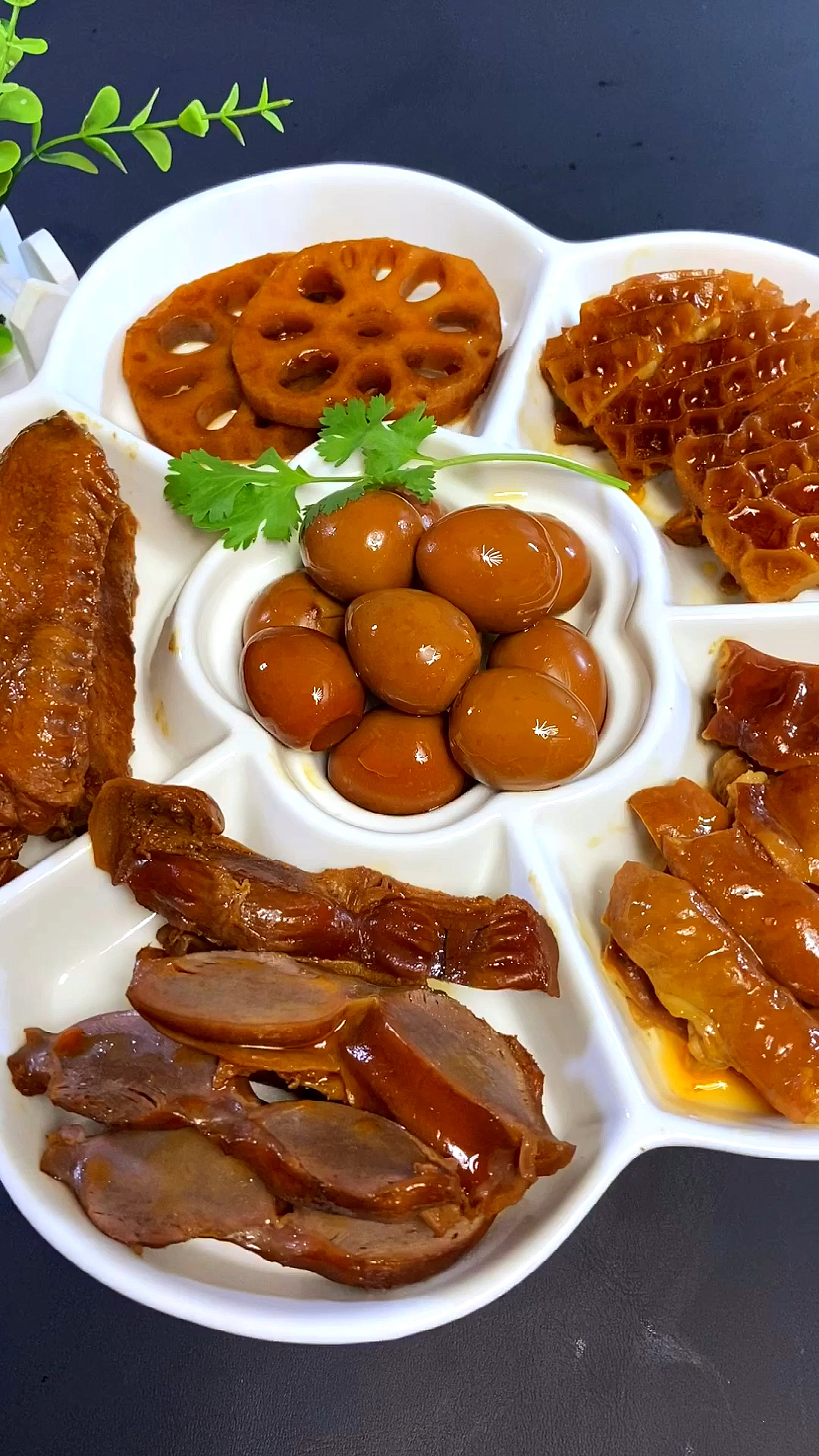 用电饭锅就能做出超级美味的卤水拼盘,这个教程千万不要错过哦#卤菜