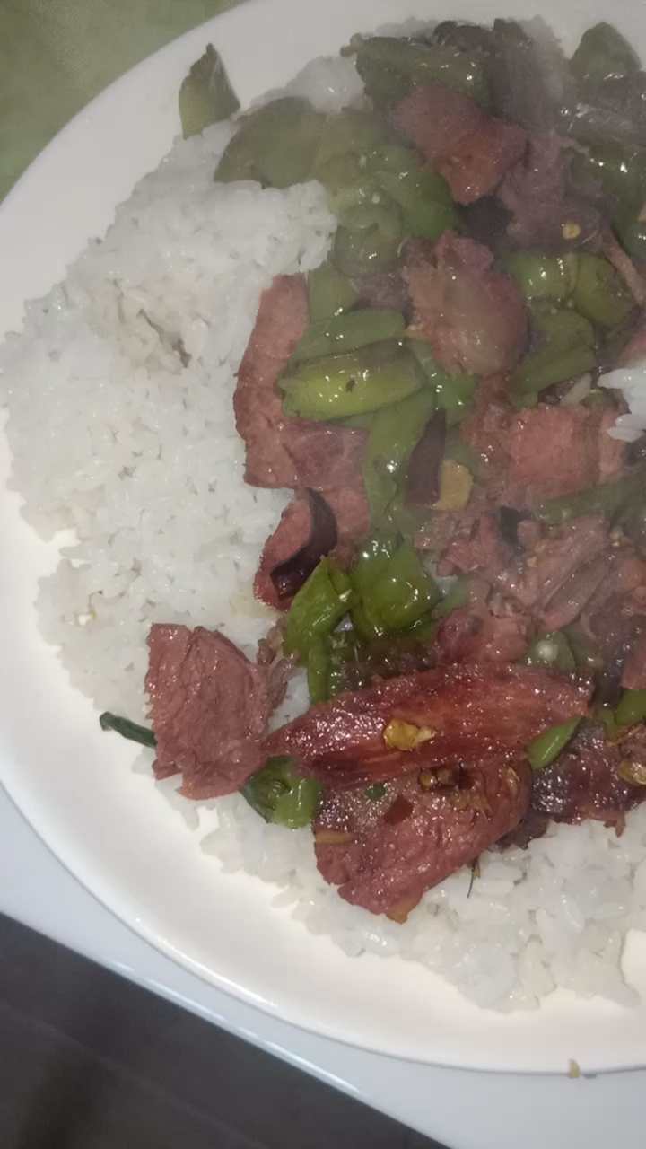 #春日好食光#今日的自制午餐—青椒牛肉盖饭