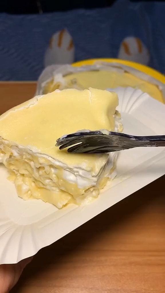 #美食#刚从冰箱拿出来的榴莲千层蛋糕，冰冰凉凉，太适合夏天了！