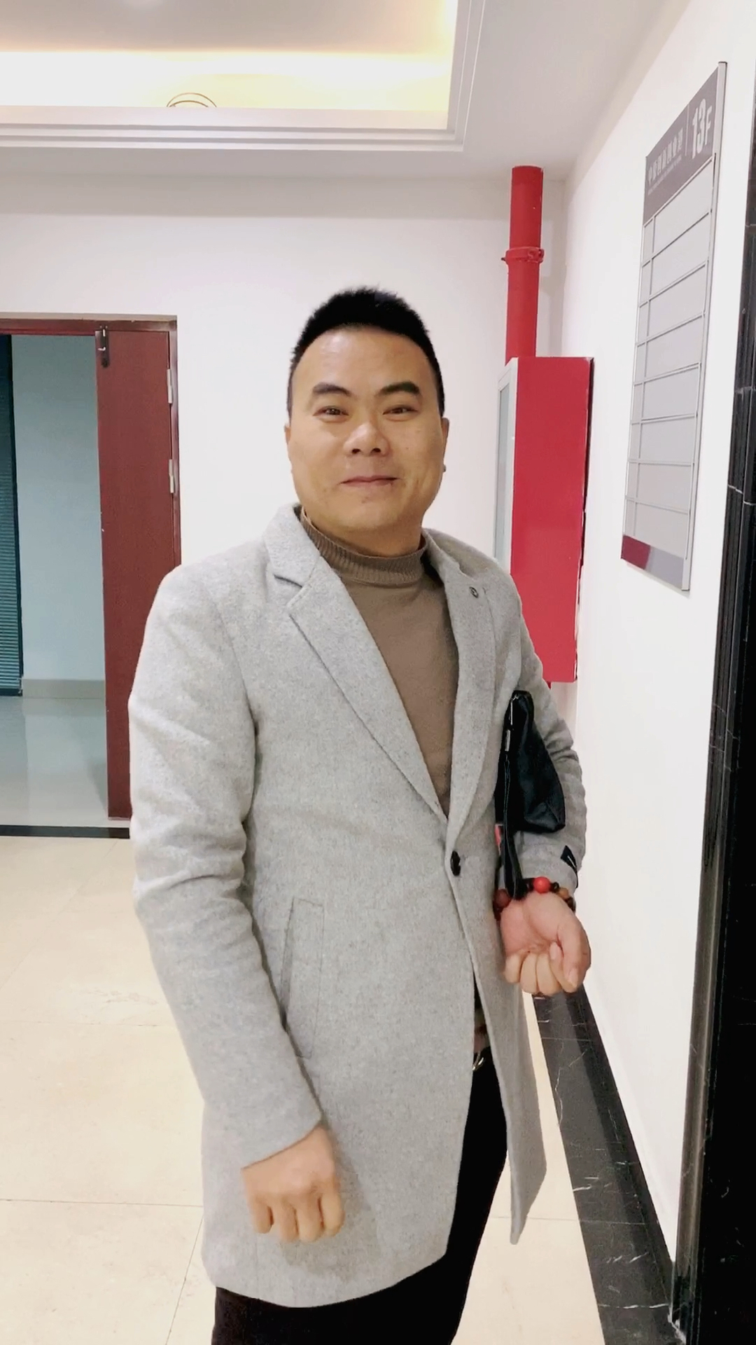 有一天俺老王落魄了,来到你的城市,你会给我买个馒头吗一饭之恩永世不忘,在线等回复