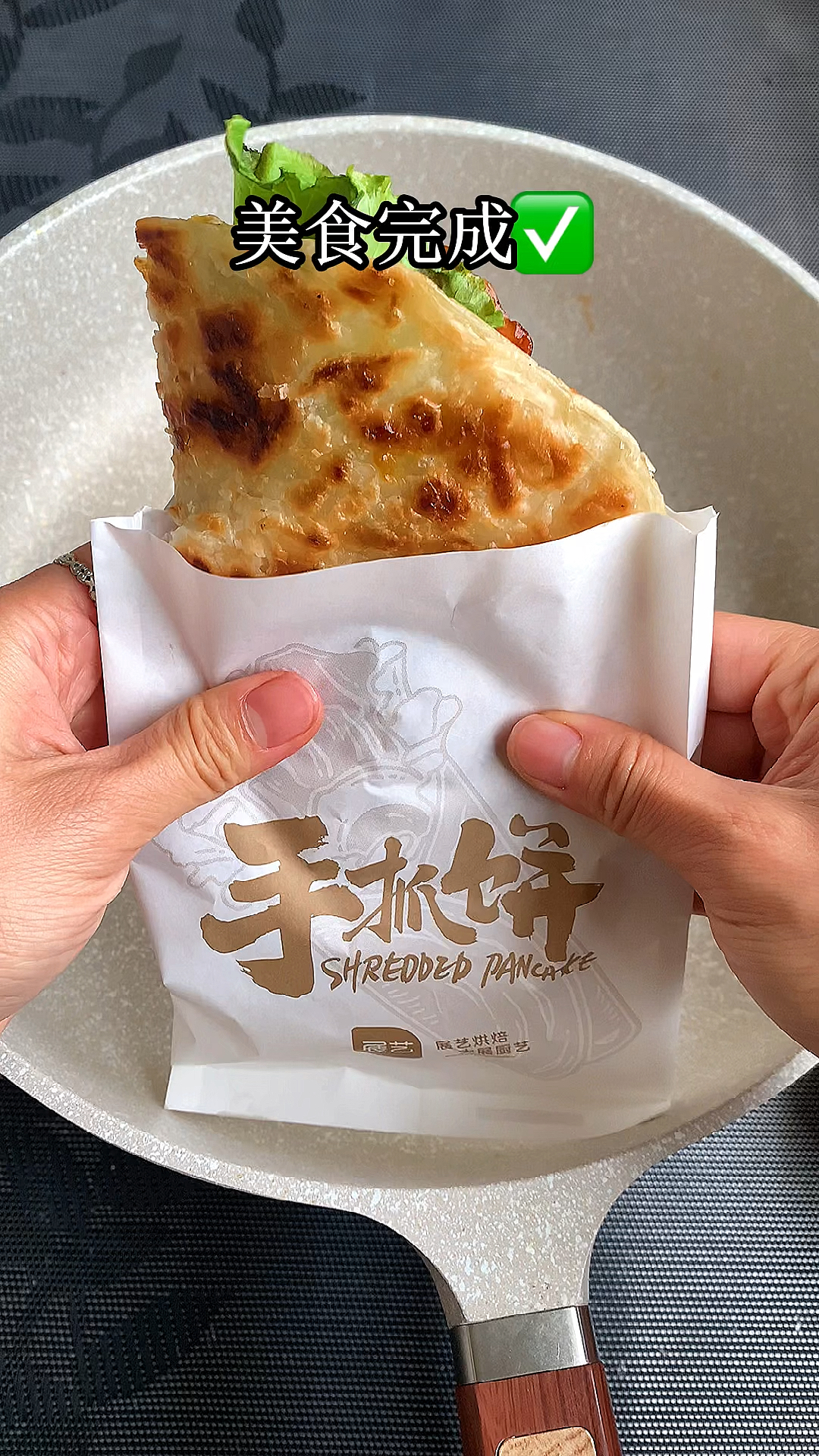 路边8块一个的手抓饼,原来是这样做的,这也太简单了吧