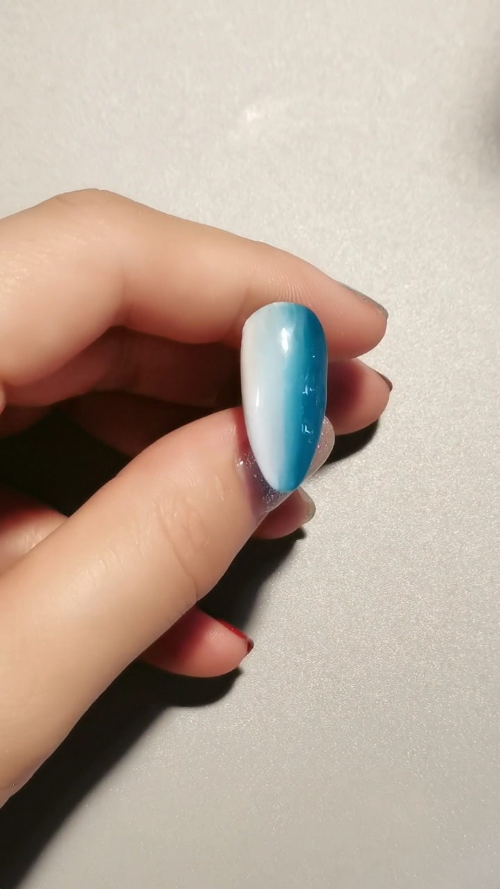 #快要憋疯的你#在家学双色渐变美甲