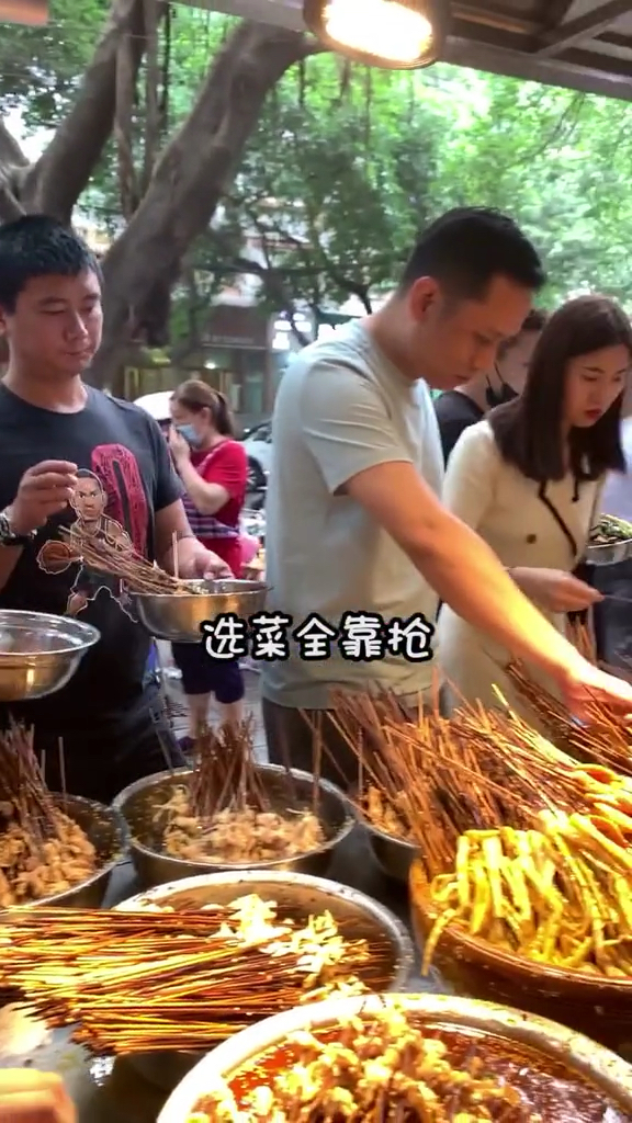 一家开了17年的乐山钵钵鸡