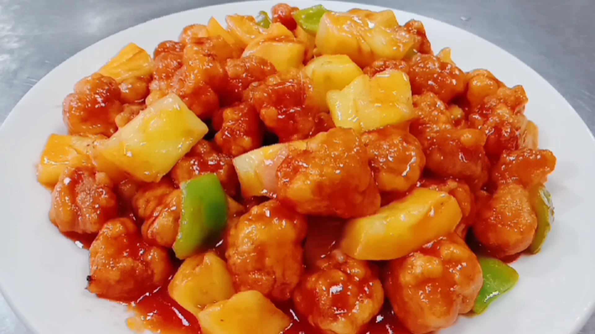 #美食#武家分享“菠萝咕咾肉”家常做法，出品外焦里嫩，酸甜开胃，真棒