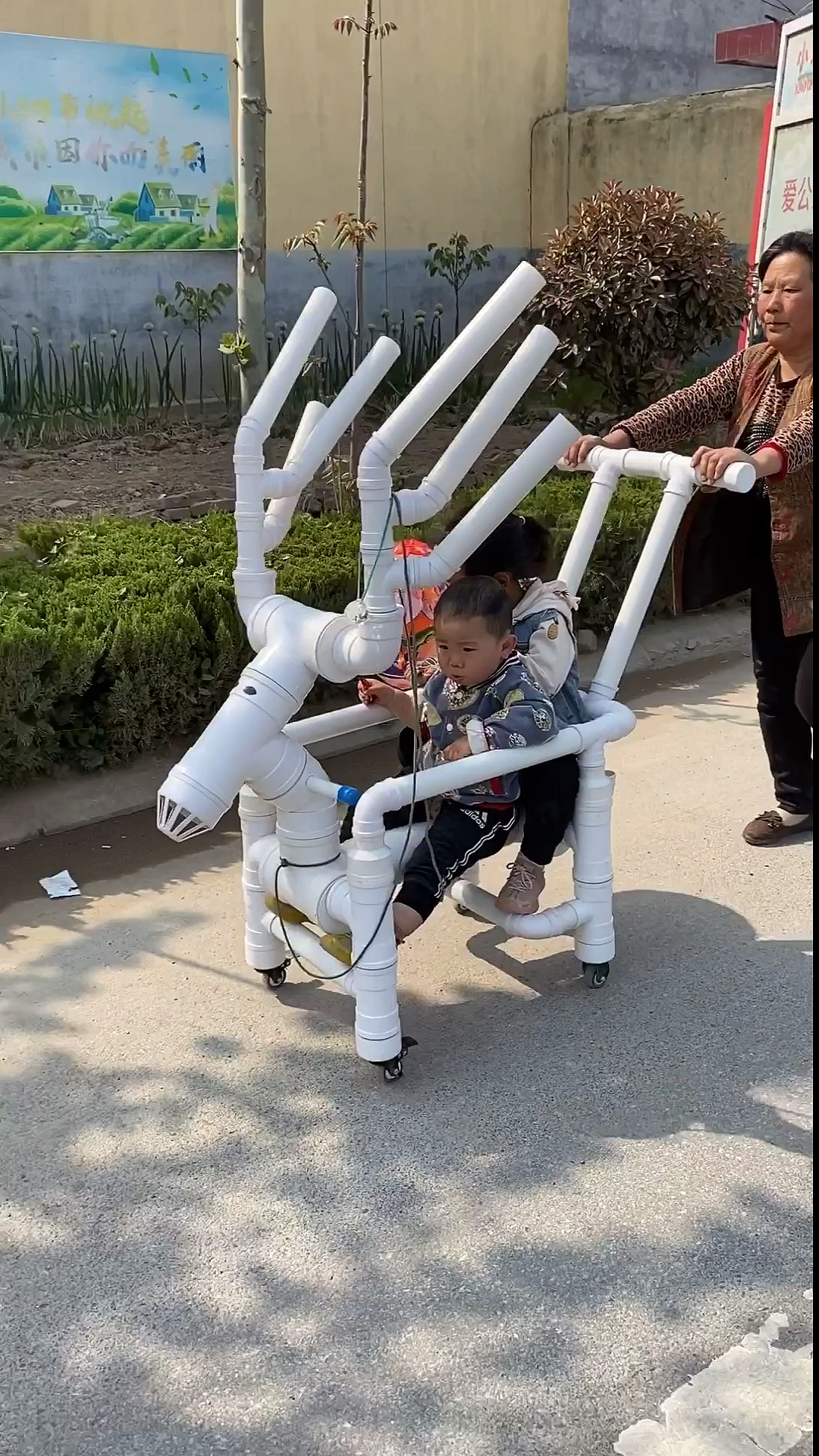 #寻找最牛手艺人#自制水管儿童车