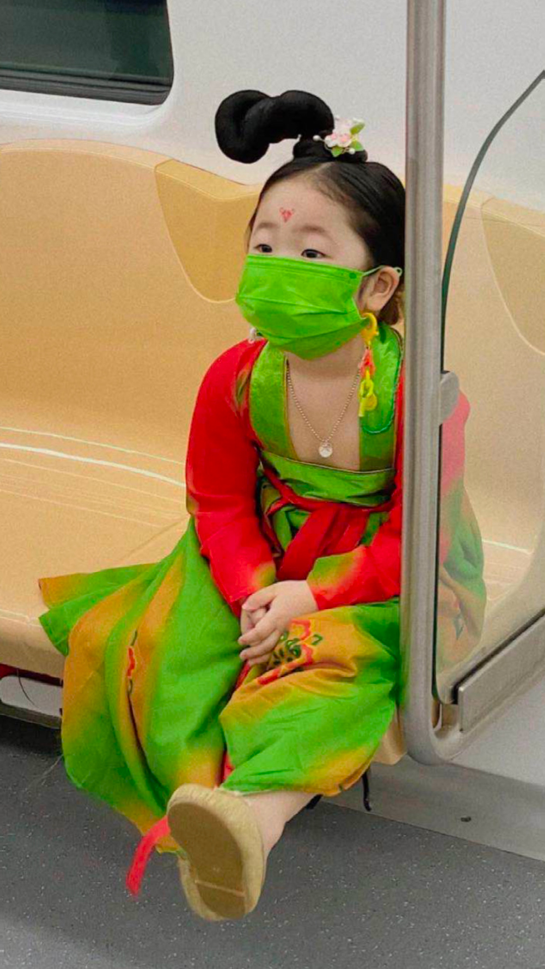 #画画原来如此简单#看到这个小妹妹太可爱了～忍不住起个线稿