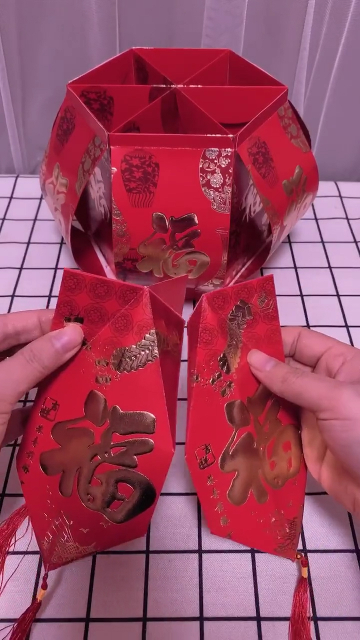 #红包灯笼#这又快过年了,教大家用红包做一个简单又好看的大灯笼,一起开开心心的迎接新年的到