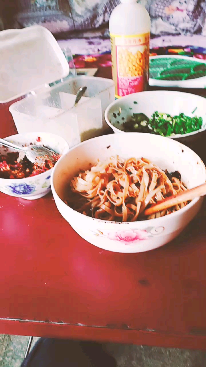 油炸鸡蛋面,做法简单,香喷可口