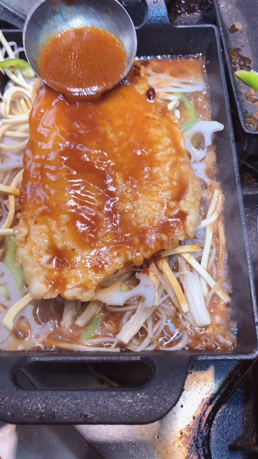 #无骨烤鱼饭#无骨烤鱼饭,每天都有回头客,一份10块砖7块,您当地有吗