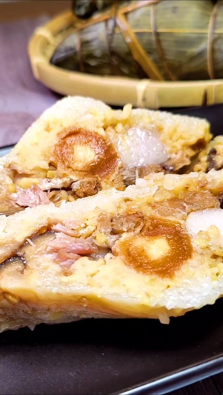 #美食#端午节快到了,做个咸肉粽给家人吃吧。