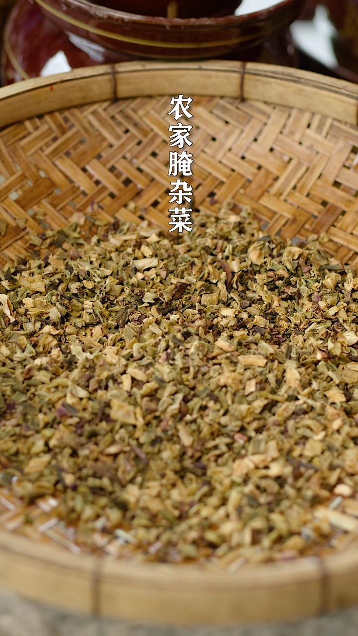 #美食#夏天蔬菜太多吃不完，用豆角空心菜茄子腌一坛农家杂菜，炒菜煮汤都特别下饭