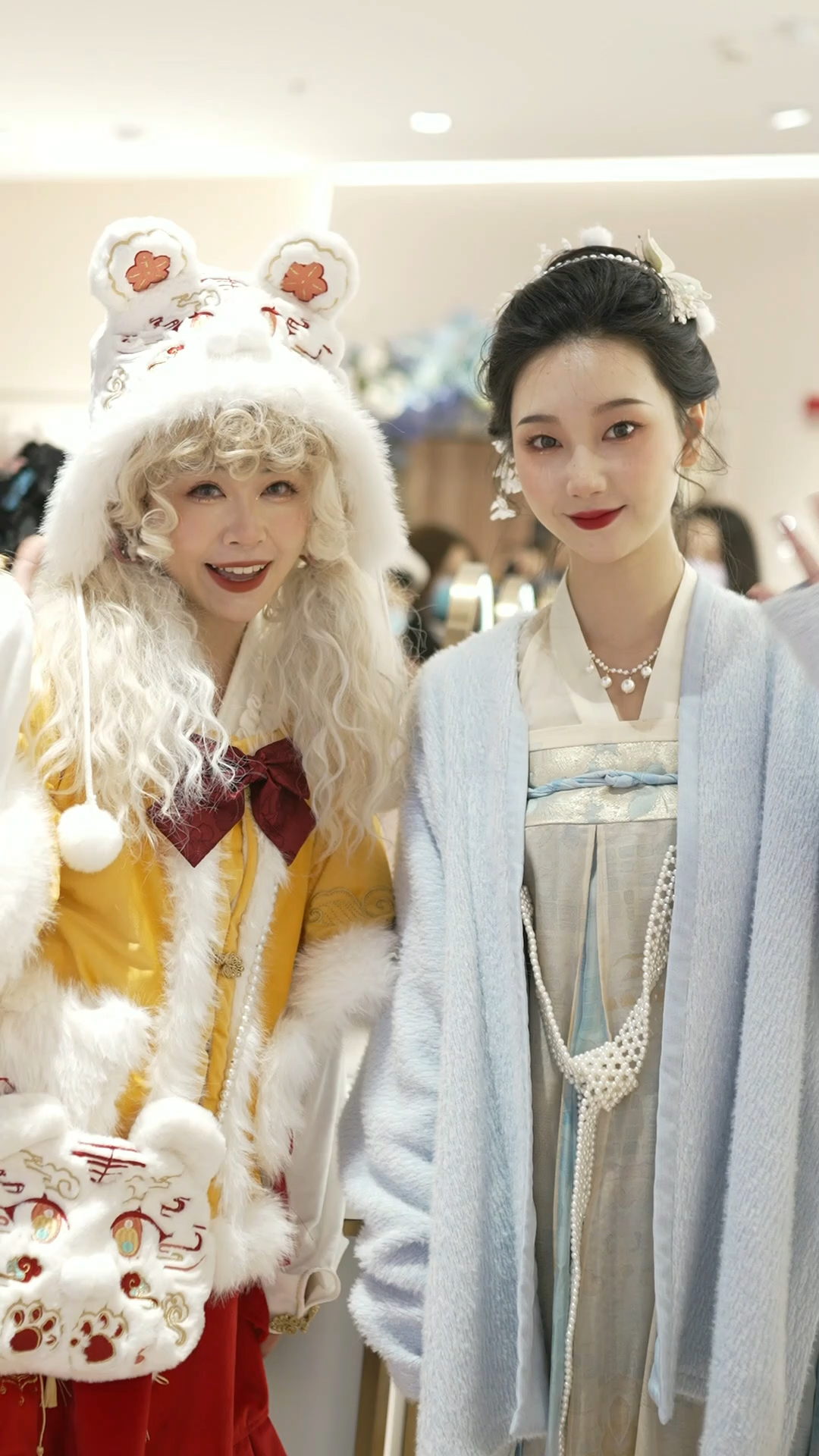 #lolita#跟三坑的帅哥美女们合影你能认出多少?