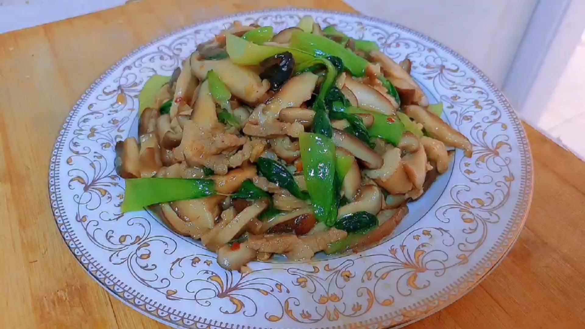 #破壳计划#香菇油菜炒肉
