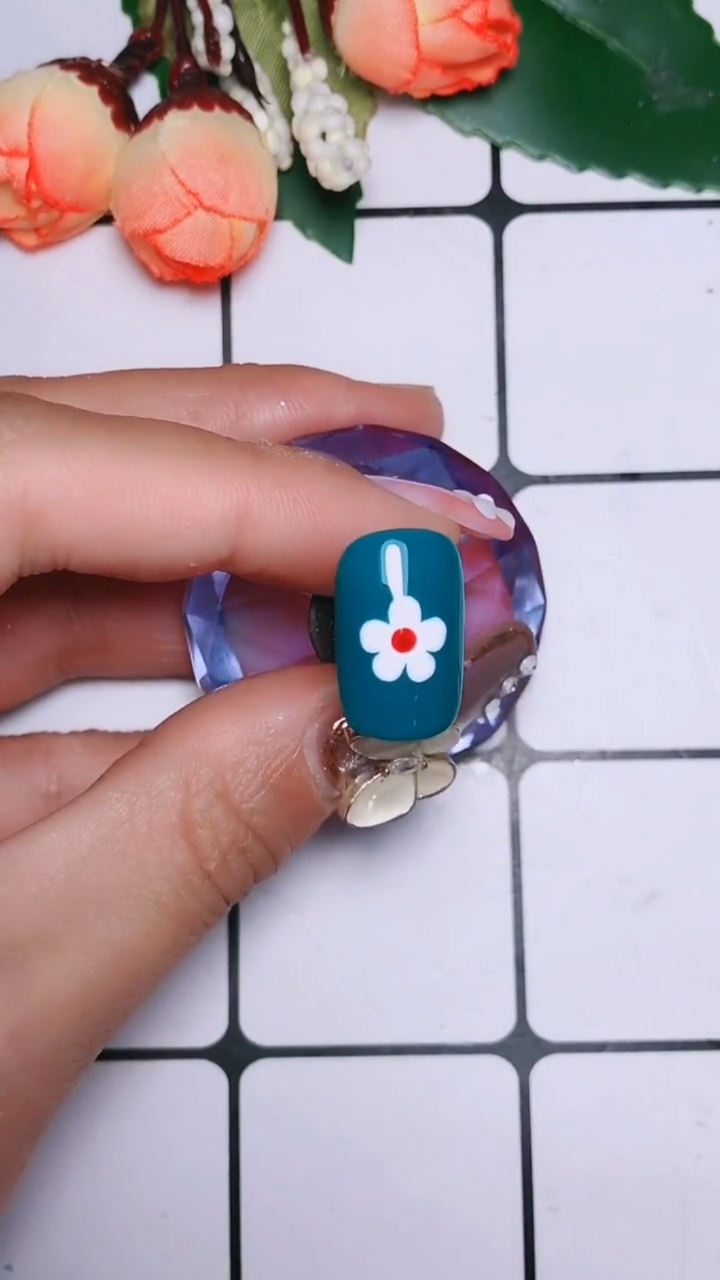 #美甲#夏天就应该做一款泫雅风的指甲,可爱风爆棚!