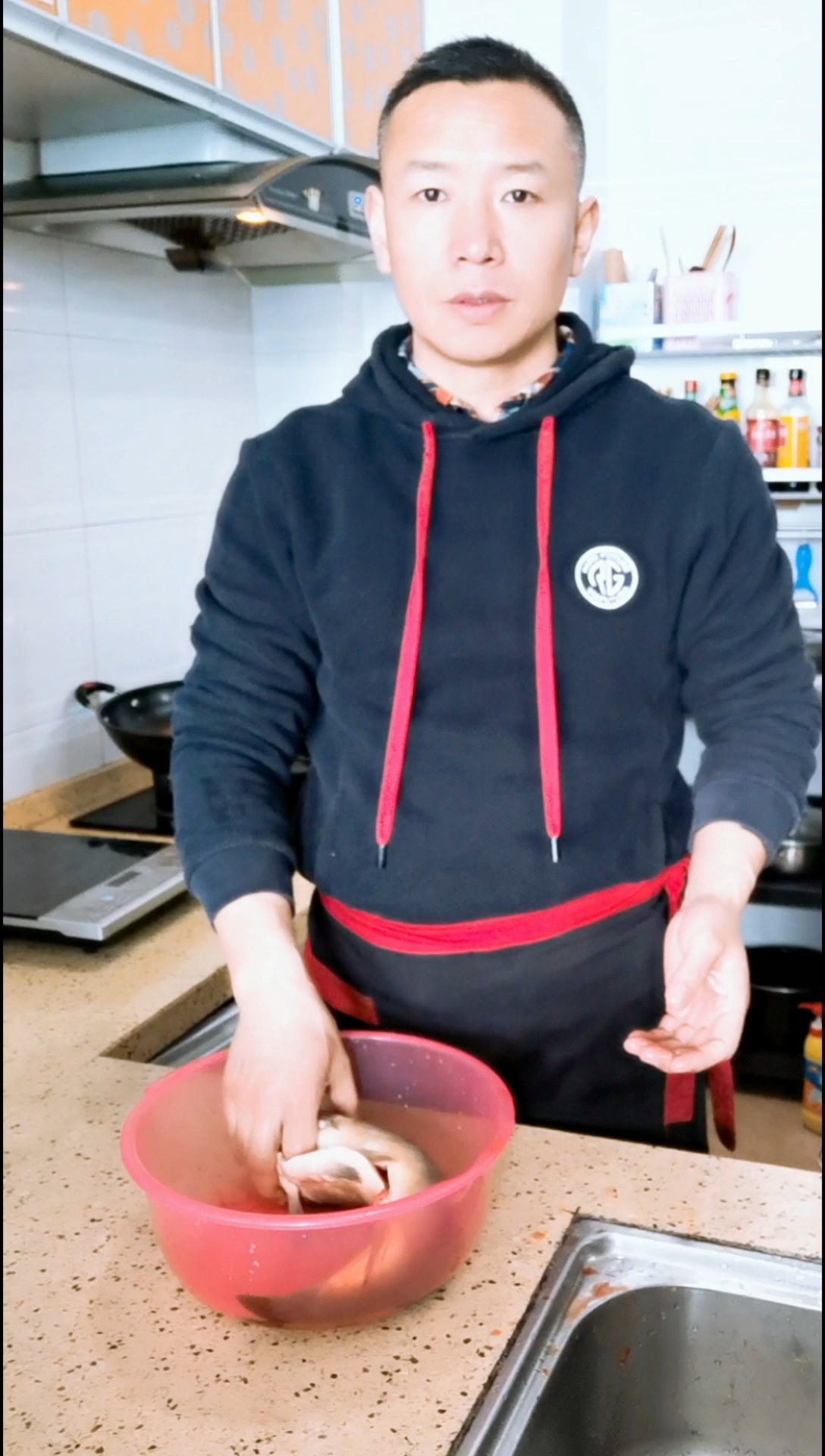 春天的美味:干烧裸斑(裸鲤)汤汁入味浓郁,鱼肉嫩软香浓。