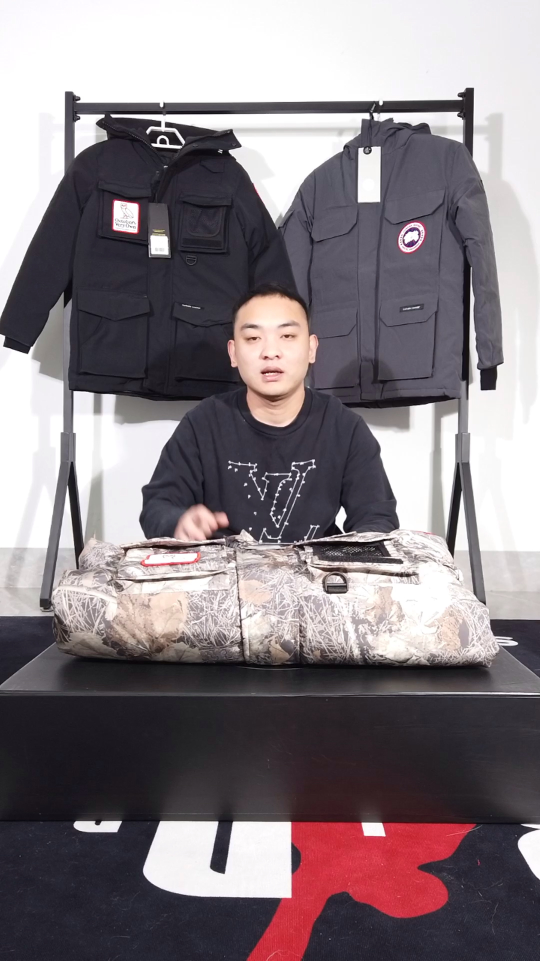 #加拿大鹅#加拿大鹅羽绒服,猫头鹰联名新款,开箱测评枫叶配色显得非常时尚!