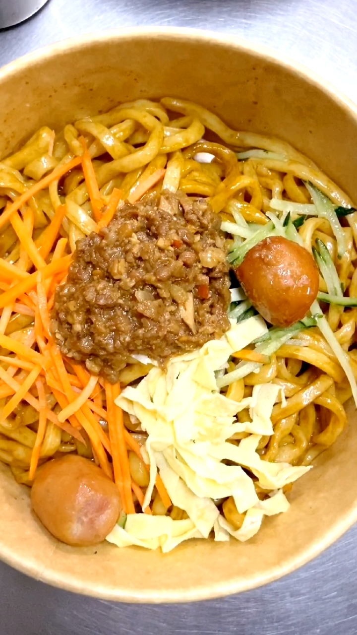 #美食#听着歌干活,牛家人再忙再累,也感觉浑身有使不完的劲。