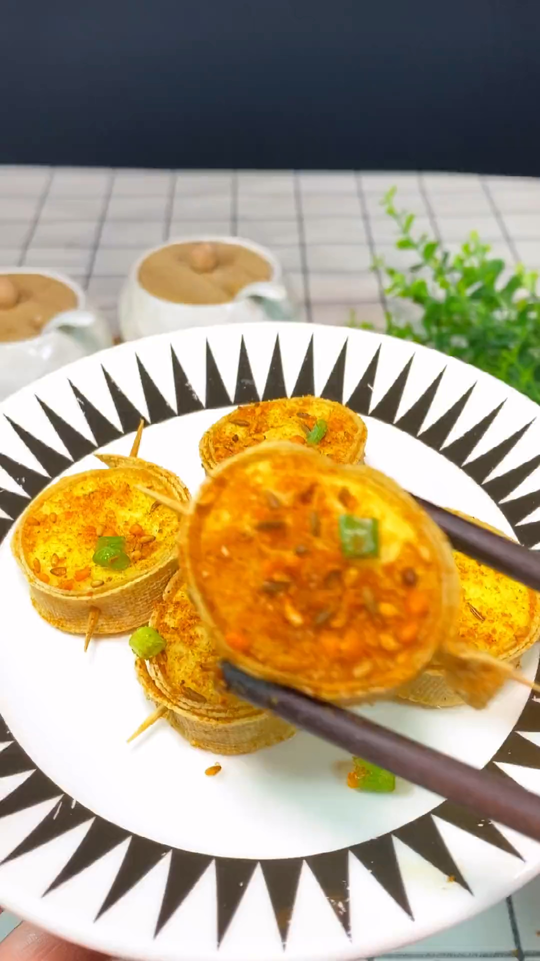 #我要上热门#好吃的鸡蛋豆腐卷，做法还特简单，豆皮酥酥脆脆，豆腐软软嫩嫩，特别好吃